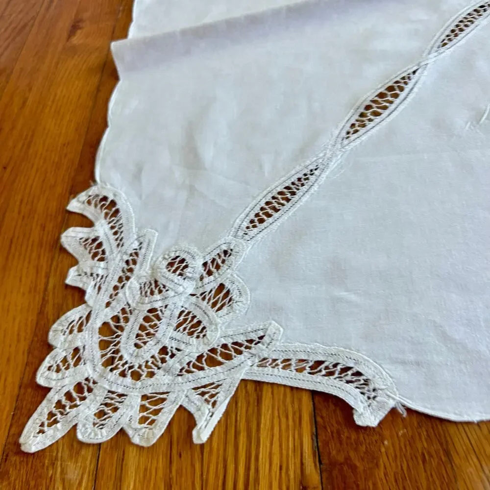 Vintage White 100% Cotton Battenberg Lace Tablecloth with 4 Matching Napkins